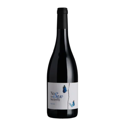 Bouteille de Pinot Noir "No Sex for Butterfly" avec étiquette distinctive sur fond blanc.